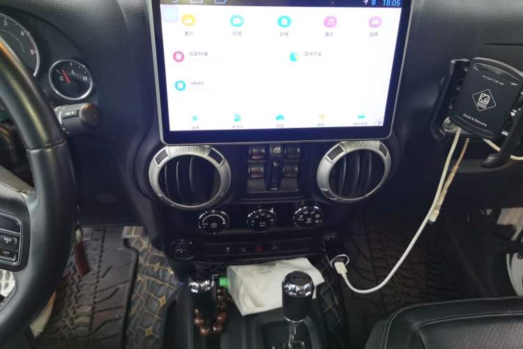 Used Jeep Wrangler 2015 2.8TD Sahara Four-Door Comfort Edition Audio And AC Panel