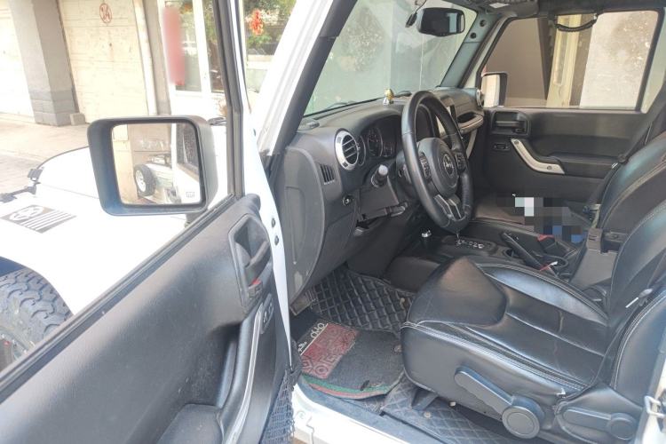 Used Jeep Wrangler 2015 3.0L Sahara Four-Door Edition Driver Seat