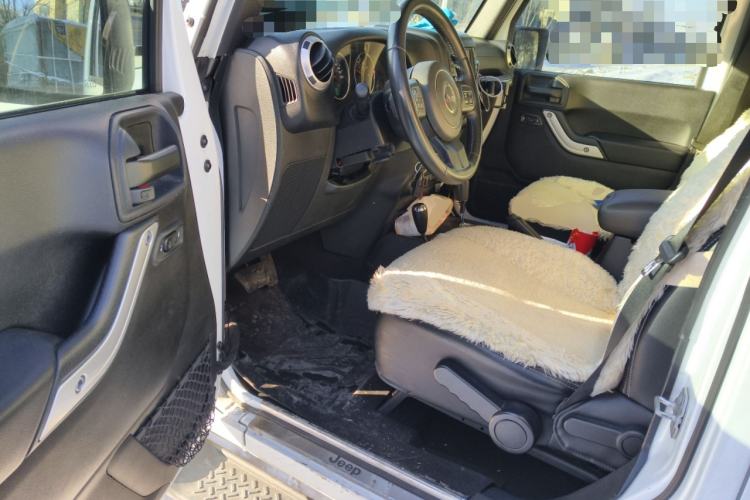 Used Jeep Wrangler 2015 3.0L Sahara Four-Door Comfort Edition Driver Seat