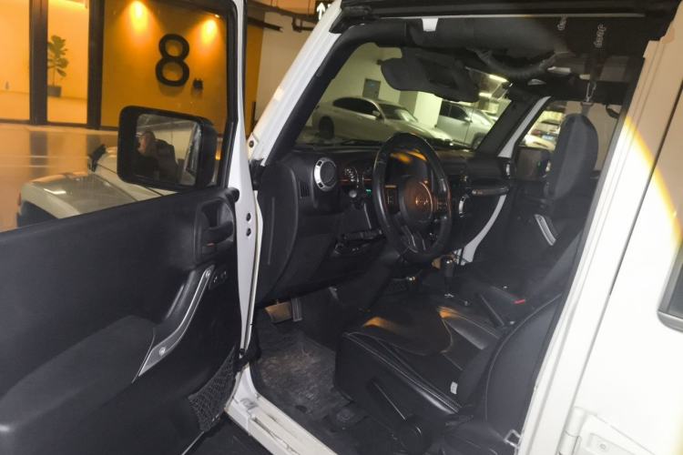 Used Jeep Wrangler 2015 2.8TD Sahara Four-Door Comfort Edition Driver Seat