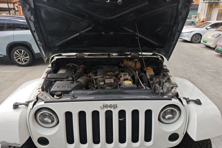 Used Jeep Wrangler 2015 2.8TD Sahara Four-Door Edition Engine Bay