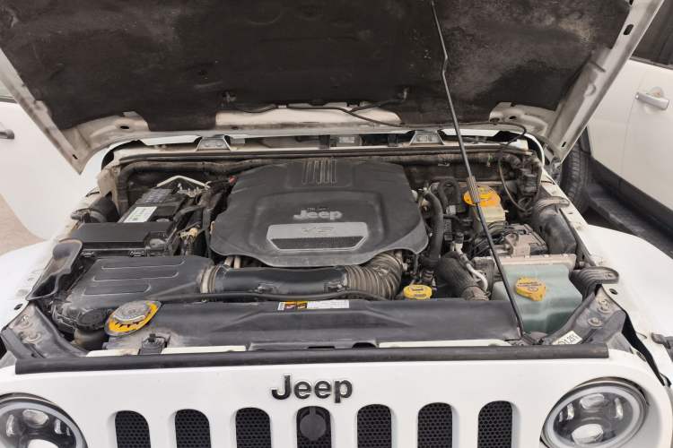 Used Jeep Wrangler 2015 3.0L Sahara Four-Door Edition Engine Bay