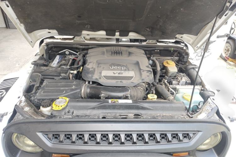 Used Jeep Wrangler 2015 3.0L Sahara Four-Door Edition Engine Bay