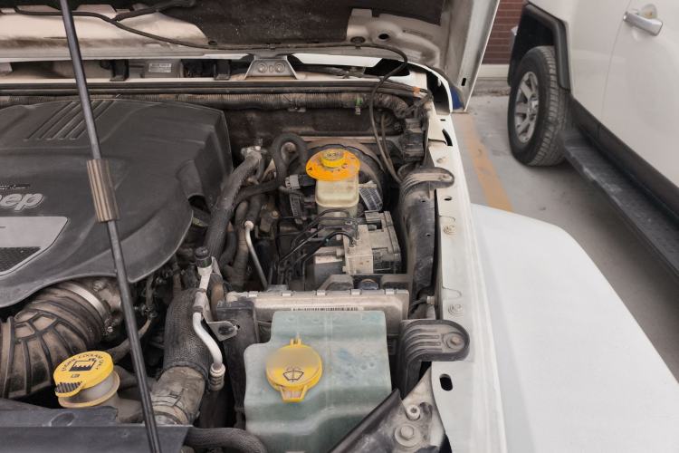 Used Jeep Wrangler 2015 3.0L Sahara Four-Door Edition Engine Bay Left
