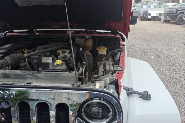 Used Jeep Wrangler 2015 2.8TD Sahara Four-Door Comfort Edition Engine Bay Left