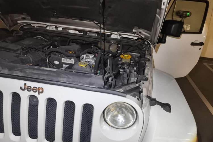 Used Jeep Wrangler 2015 2.8TD Sahara Four-Door Comfort Edition Engine Bay Left