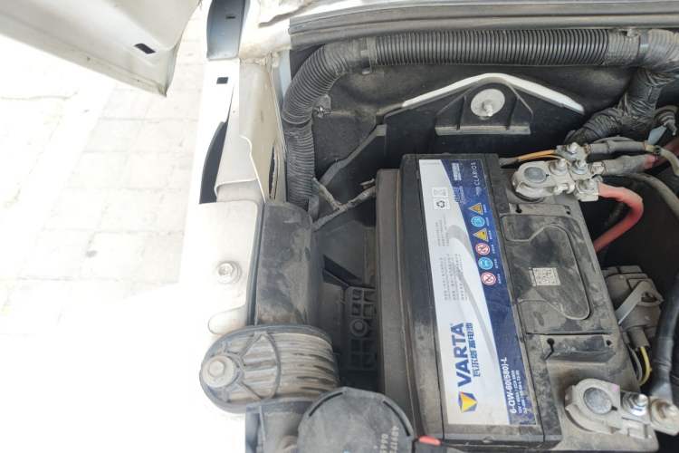 Used Jeep Wrangler 2015 3.0L Sahara Four-Door Edition Engine Bay Right