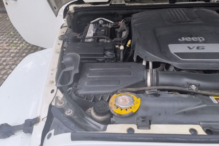 Used Jeep Wrangler 2015 3.0L Sahara Four-Door Comfort Edition Engine Bay Right