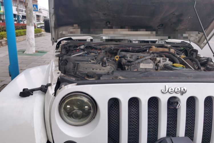 Used Jeep Wrangler 2015 2.8TD Sahara Four-Door Comfort Edition Engine Bay Right