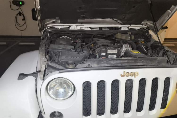 Used Jeep Wrangler 2015 2.8TD Sahara Four-Door Comfort Edition Engine Bay Right