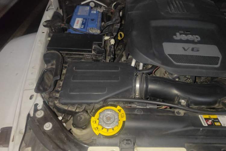 Used Jeep Wrangler 2015 3.0L Four-Door Sahara Comfort Edition Engine Bay Right