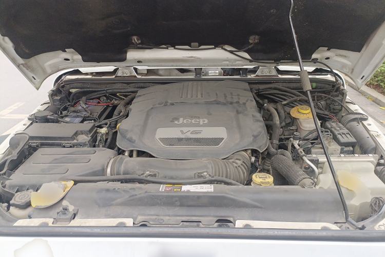 Used Jeep Wrangler 2015 3.6L Rubicon Four-Door Comfort Edition Engine Bay
