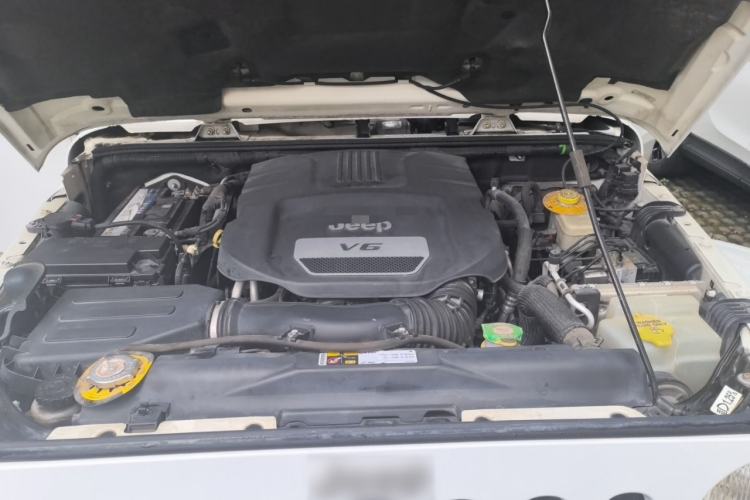 Used Jeep Wrangler 2015 3.0L Sahara Four-Door Comfort Edition Engine Bay