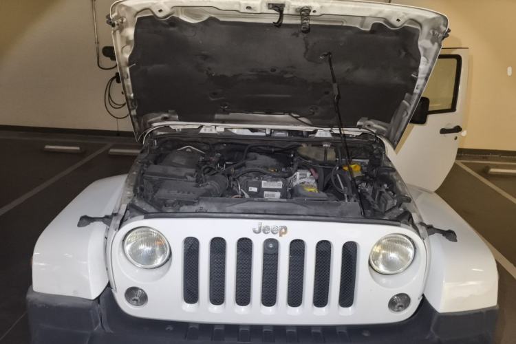 Used Jeep Wrangler 2015 2.8TD Sahara Four-Door Comfort Edition Engine Bay