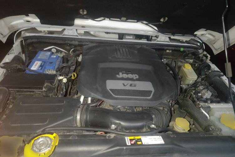 Used Jeep Wrangler 2015 3.0L Four-Door Sahara Comfort Edition Engine Bay