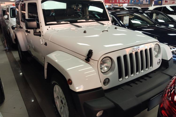 Used Jeep Wrangler 2015 3.0L Sahara Four-Door Comfort Edition Exterior 2