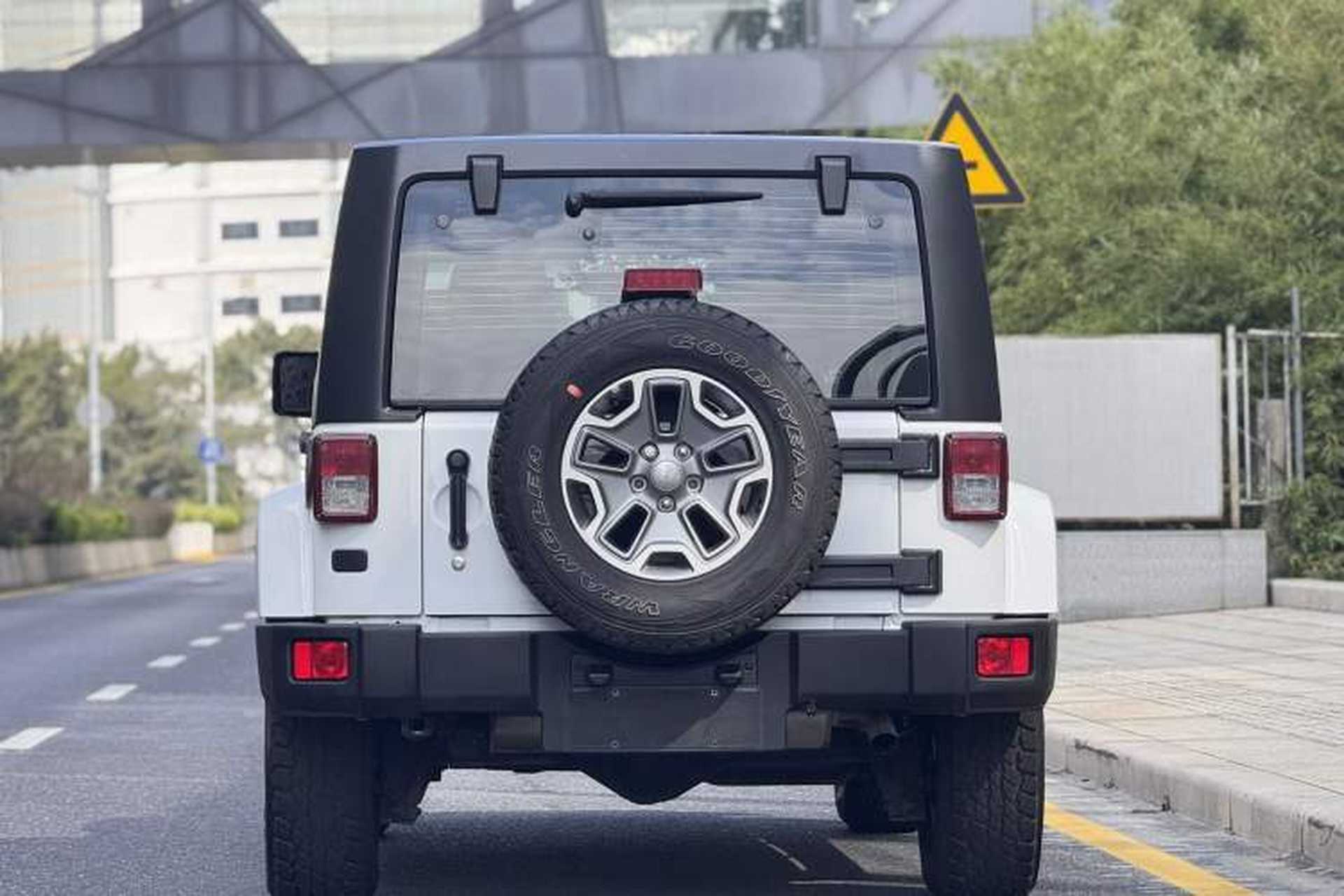 Used Jeep Wrangler 2015 3.0L Sahara Four-Door Comfort Edition Exterior 4