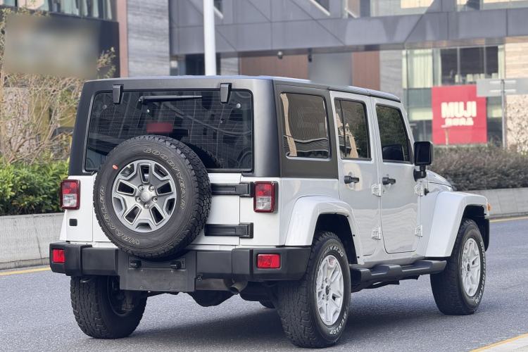 Used Jeep Wrangler 2015 3.0L Sahara Four-Door Comfort Edition Exterior 5