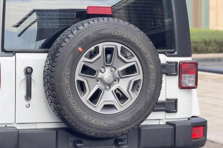 Used Jeep Wrangler 2015 3.0L Sahara Four-Door Comfort Edition Exterior 6
