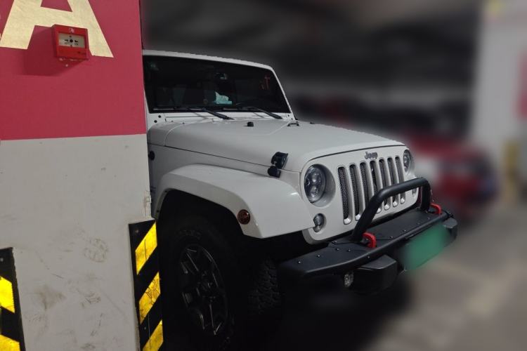 Used Jeep Wrangler 2015 3.0L Four-Door Sahara Comfort Edition Front Right 45 Deg
