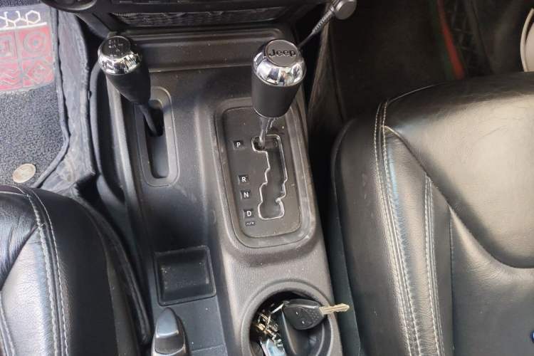 Used Jeep Wrangler 2015 3.0L Sahara Four-Door Edition Gear Lever