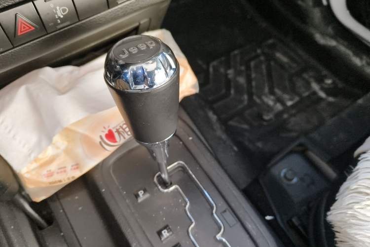 Used Jeep Wrangler 2015 3.0L Sahara Four-Door Comfort Edition Gear Lever
