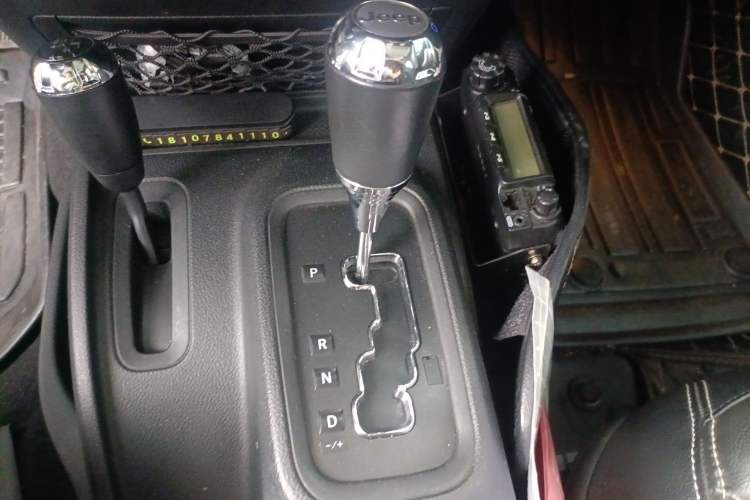 Used Jeep Wrangler 2015 3.6L Rubicon Four-Door Comfort Edition Gear Lever
