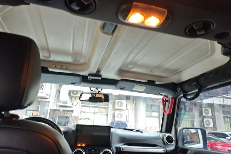 Used Jeep Wrangler 2015 2.8TD Sahara Four-Door Edition Headliner