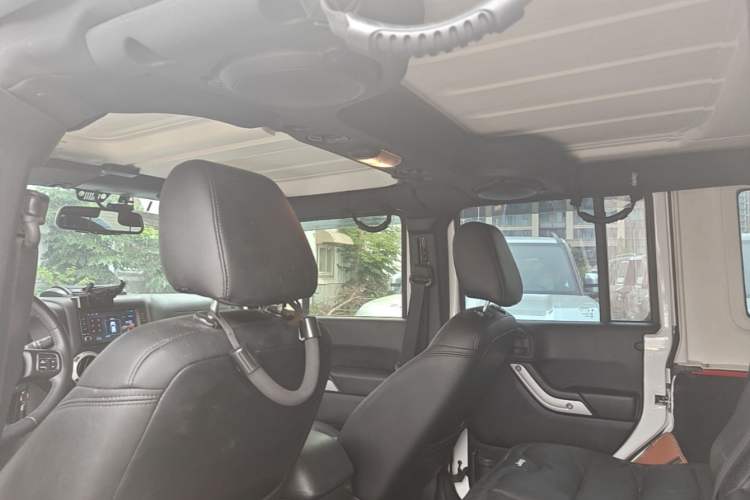 Used Jeep Wrangler 2015 2.8TD Sahara Four-Door Comfort Edition Headliner