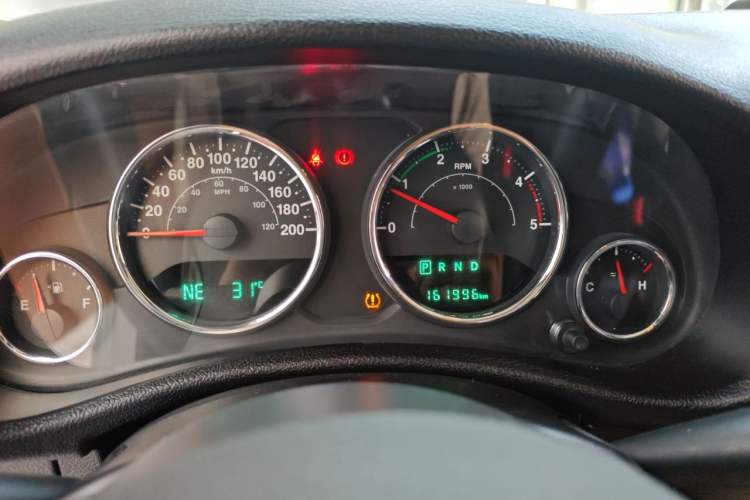 Used Jeep Wrangler 2015 2.8TD Sahara Four-Door Edition Instrument Cluster