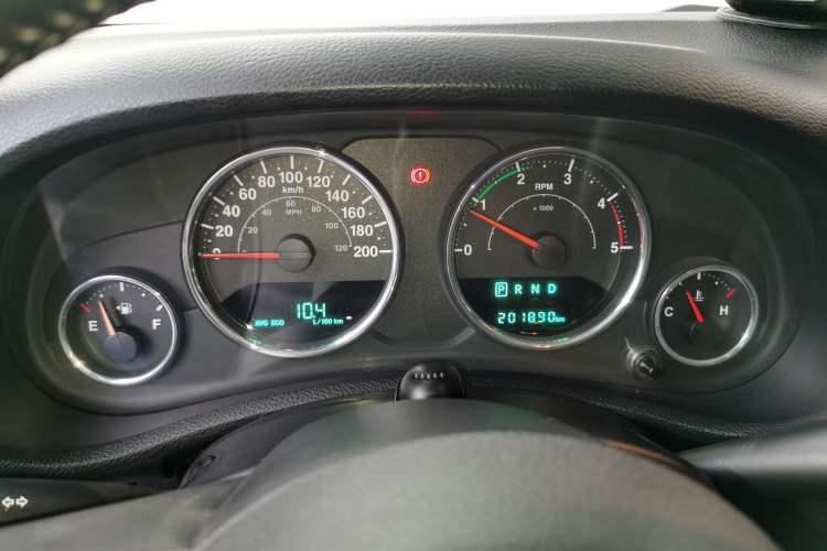 Used Jeep Wrangler 2015 2.8TD Sahara Four-Door Comfort Edition Instrument Cluster