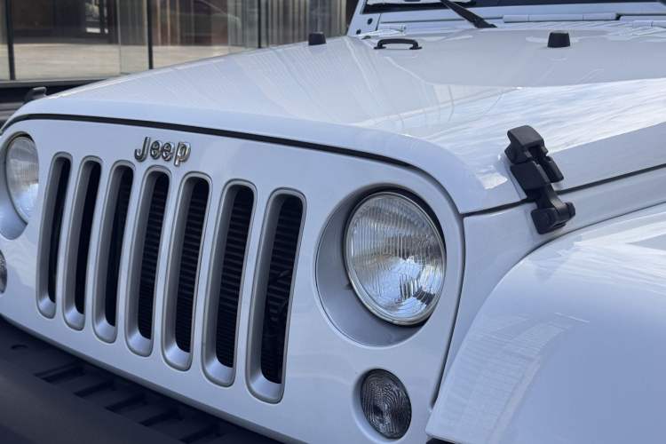 Used Jeep Wrangler 2015 3.0L Sahara Four-Door Comfort Edition Left Front Headlight