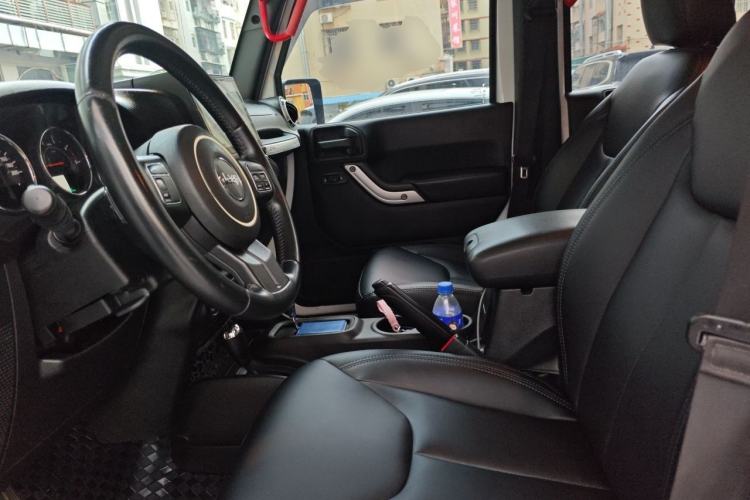 Used Jeep Wrangler 2015 2.8TD Sahara Four-Door Edition Left Front Seat