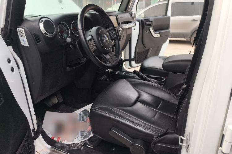 Used Jeep Wrangler 2015 3.0L Sahara Four-Door Edition Left Front Seat