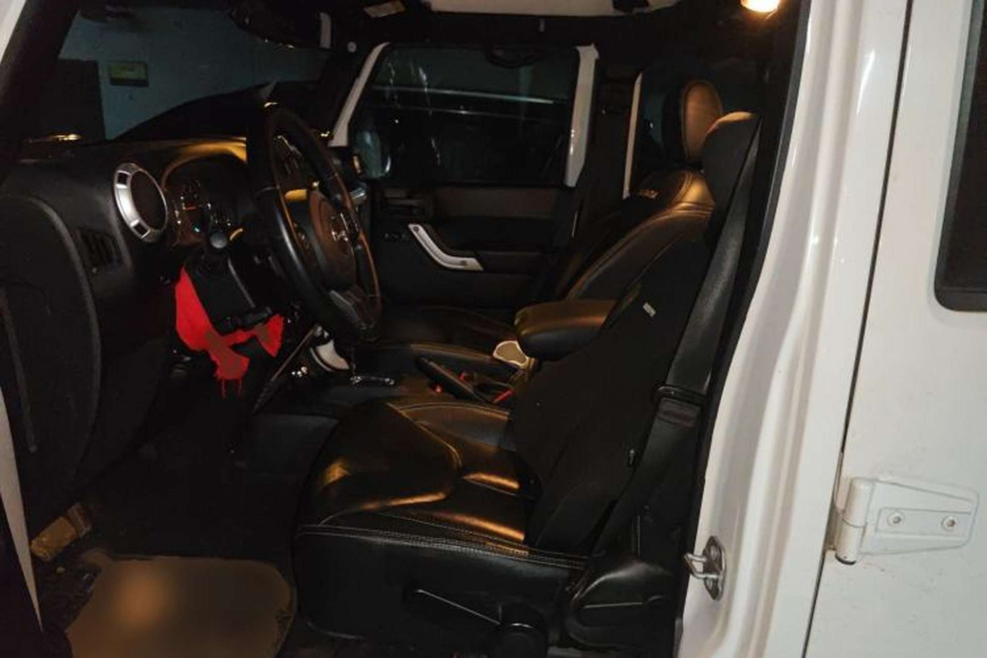Used Jeep Wrangler 2015 3.0L Sahara Four-Door Comfort Edition Left Front Seat