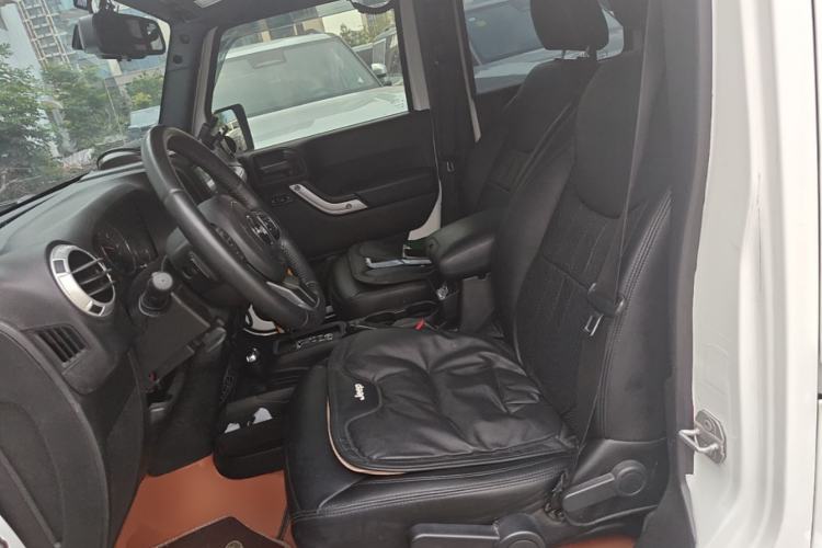 Used Jeep Wrangler 2015 2.8TD Sahara Four-Door Comfort Edition Left Front Seat