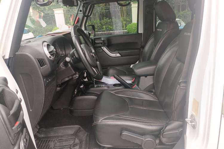 Used Jeep Wrangler 2015 3.6L Rubicon Four-Door Comfort Edition Left Front Seat