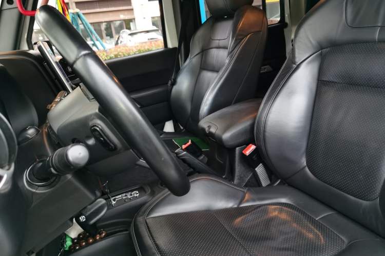 Used Jeep Wrangler 2015 2.8TD Sahara Four-Door Comfort Edition Left Front Seat