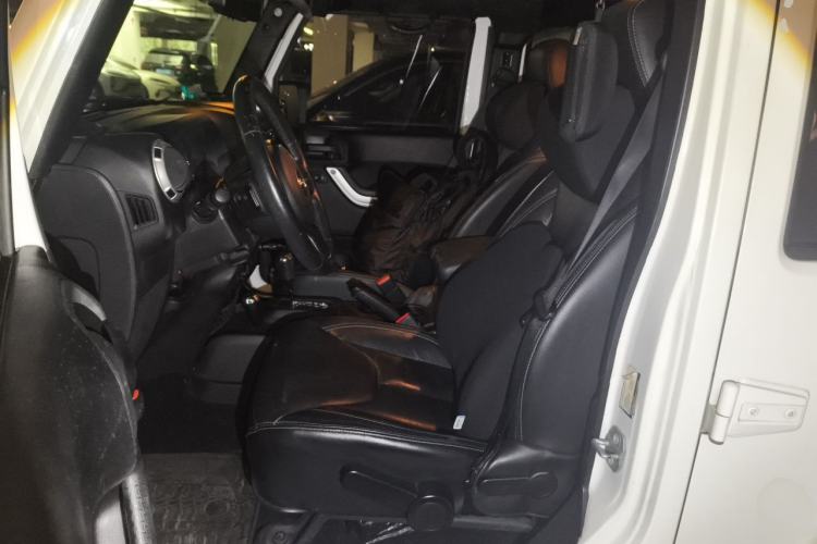 Used Jeep Wrangler 2015 2.8TD Sahara Four-Door Comfort Edition Left Front Seat
