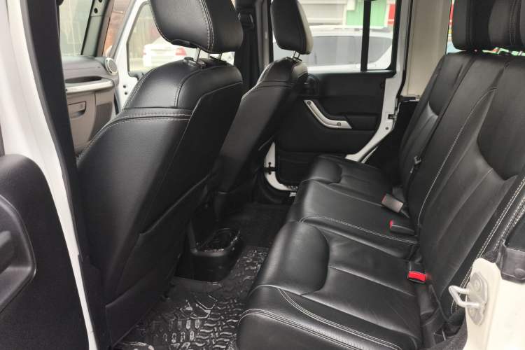 Used Jeep Wrangler 2015 3.0L Sahara Four-Door Edition Left Rear Seat