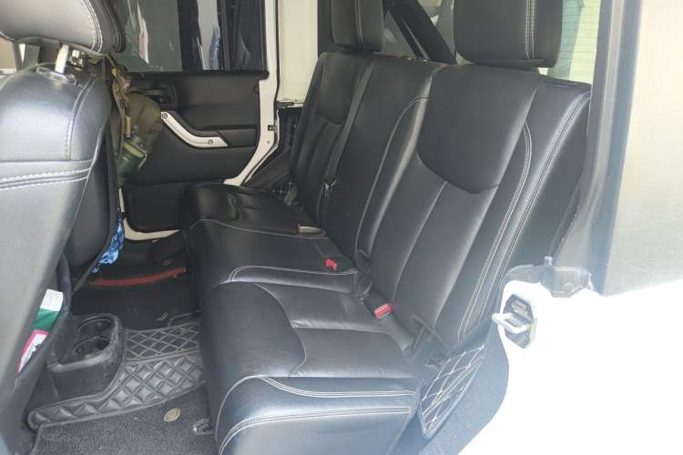 Used Jeep Wrangler 2015 3.0L Sahara Four-Door Edition Left Rear Seat