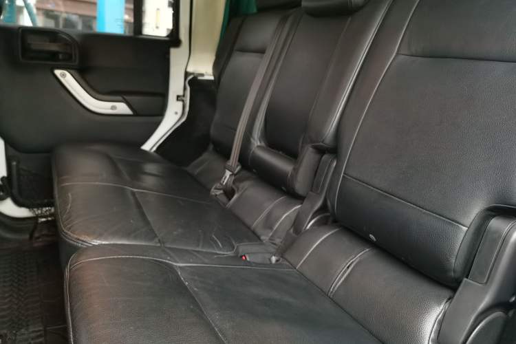Used Jeep Wrangler 2015 2.8TD Sahara Four-Door Comfort Edition Left Rear Seat