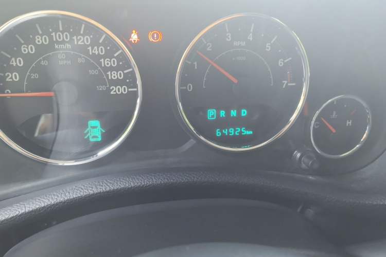 Used Jeep Wrangler 2015 3.0L Sahara Four-Door Comfort Edition Odometer Close Up