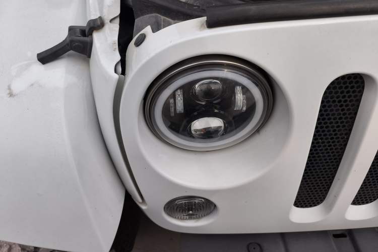 Used Jeep Wrangler 2015 3.0L Sahara Four-Door Edition Right Front Headlight