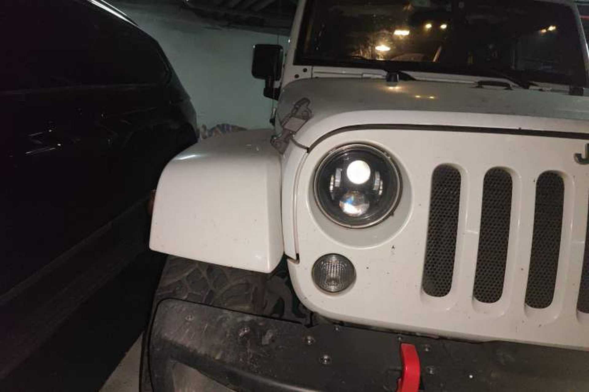 Used Jeep Wrangler 2015 3.0L Sahara Four-Door Comfort Edition Right Front Headlight