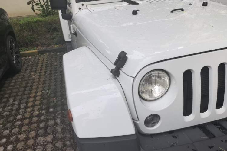 Used Jeep Wrangler 2015 3.0L Sahara Four-Door Comfort Edition Right Front Headlight