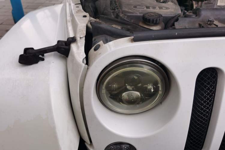 Used Jeep Wrangler 2015 2.8TD Sahara Four-Door Comfort Edition Right Front Headlight