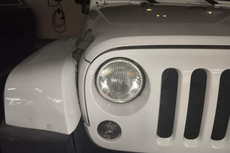 Used Jeep Wrangler 2015 2.8TD Sahara Four-Door Comfort Edition Right Front Headlight