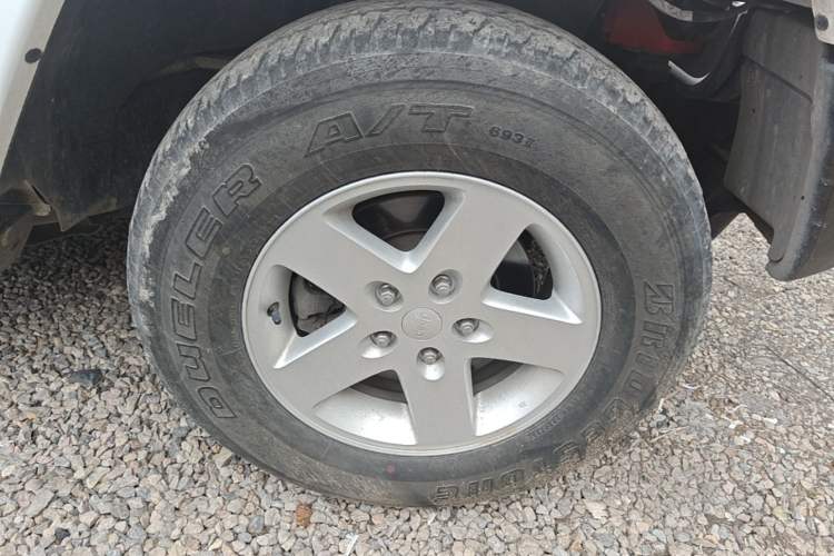 Used Jeep Wrangler 2015 2.8TD Sahara Four-Door Comfort Edition Right Front Wheel Hub