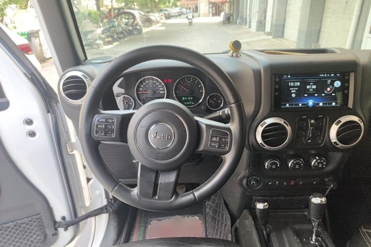 Used Jeep Wrangler 2015 3.0L Sahara Four-Door Edition Steering Wheel